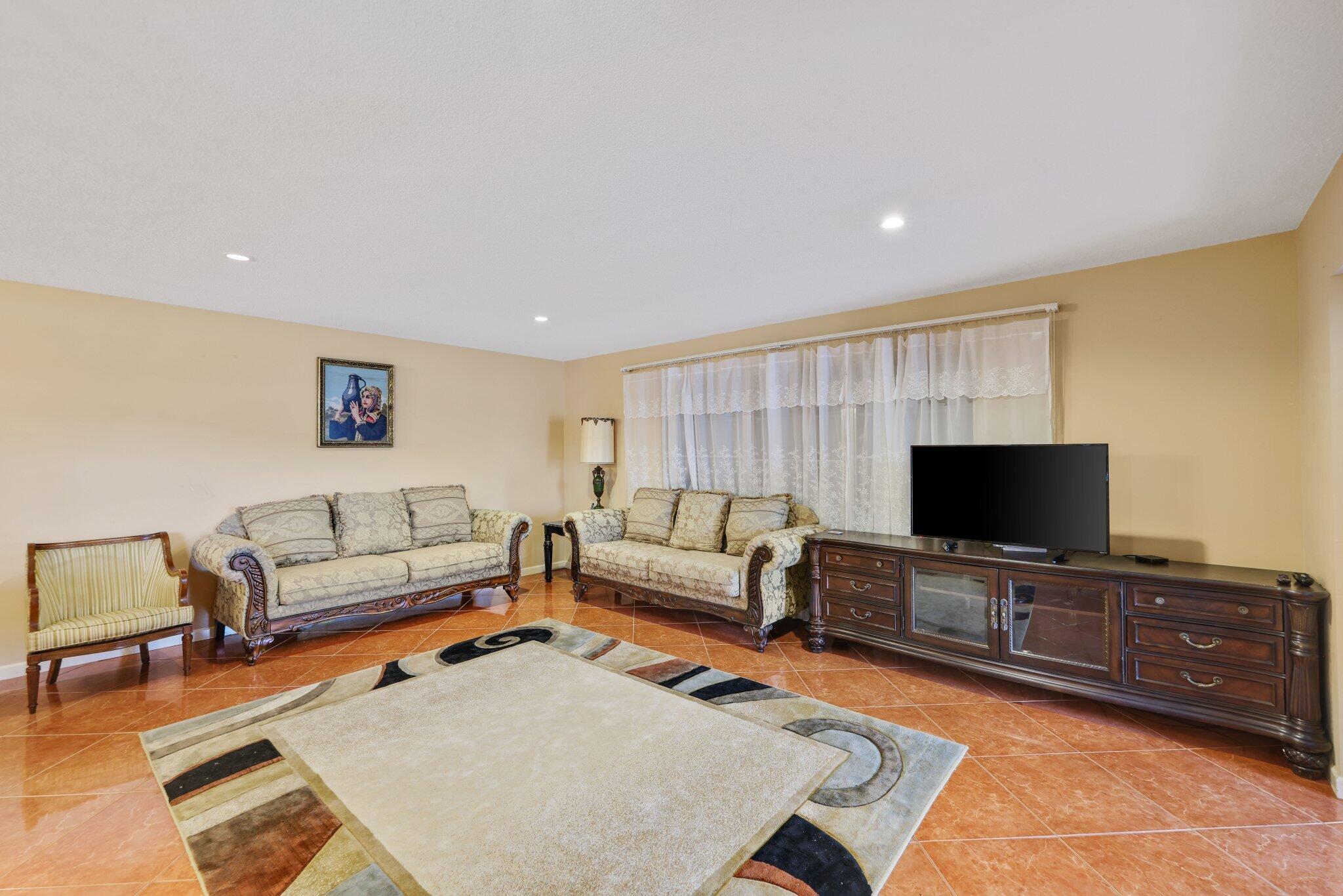 HIGH POINT OF DELRAY BEACH CONDO SEC I - Residential