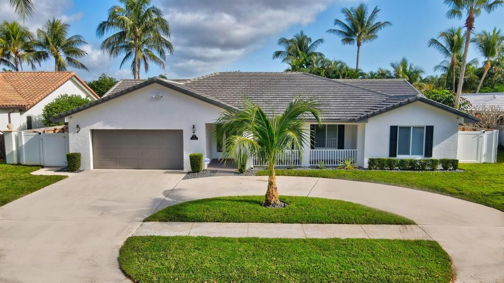 Photo of 631 SW 17th Street, Boca Raton, FL 33486 (MLS # R10779022)