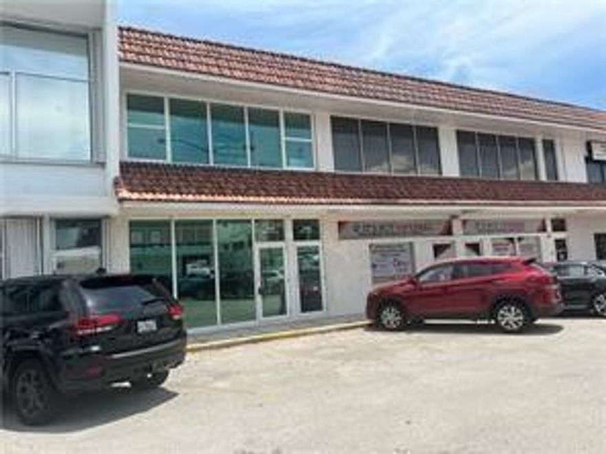 2nd Floor Office/Retail space in Prime Fort Lauderdale Business District. Modern and Updated Building with Impact Windows & Doors. High traffic location closes to highway, beach, and residential areas. In Busy Shopping Plaza. Has Alleyway access from back door.