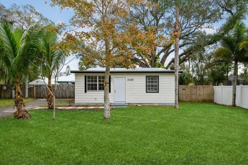 Photo of 3110 S 21st Street, Fort Pierce, FL 34982 (MLS # R10944611)