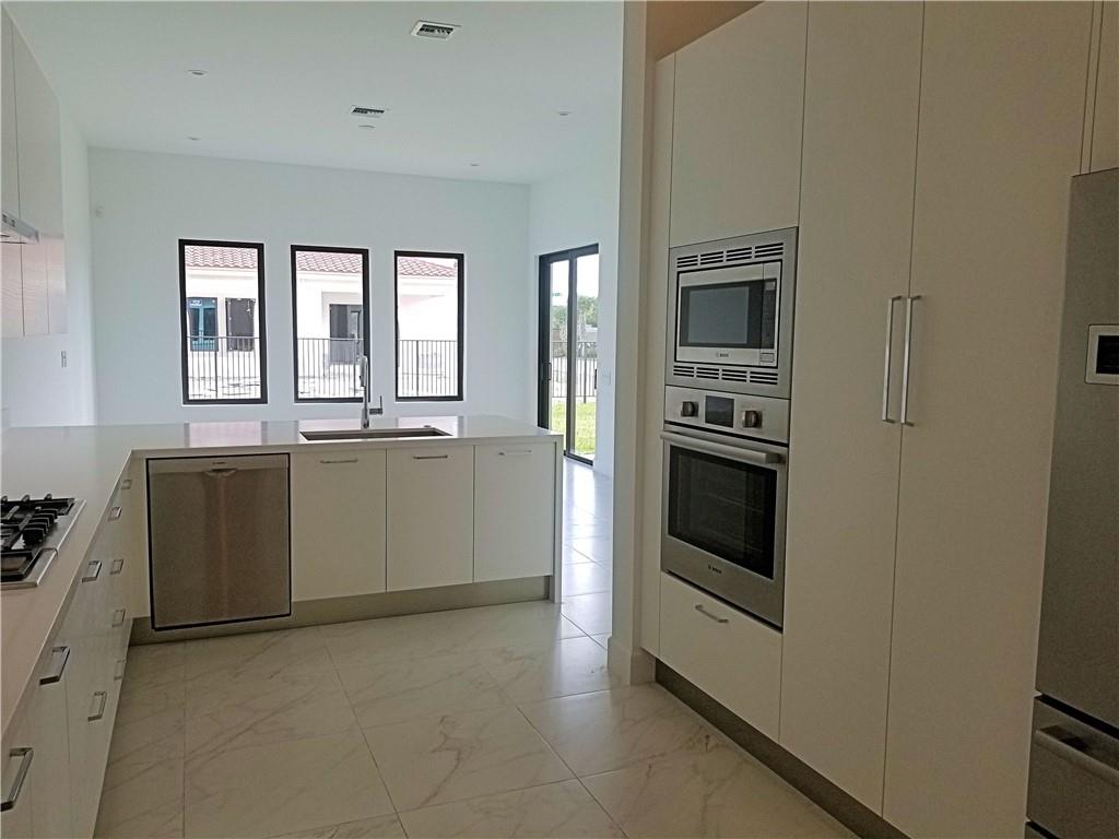 5939 Brookfield Circle West 5939