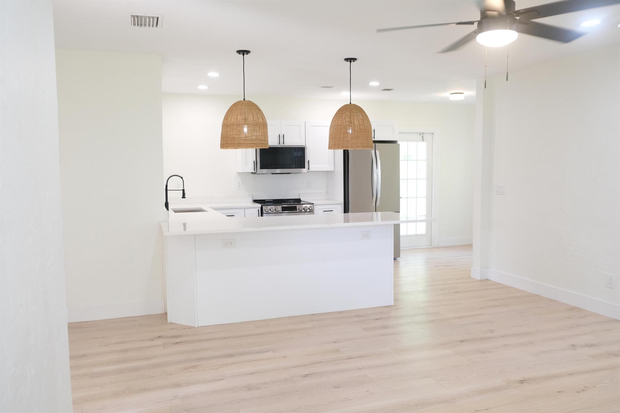 816 Tuscaloosa Street, West Palm Beach, FL, 33405/$549,999 3 816 Tuscaloosa Street