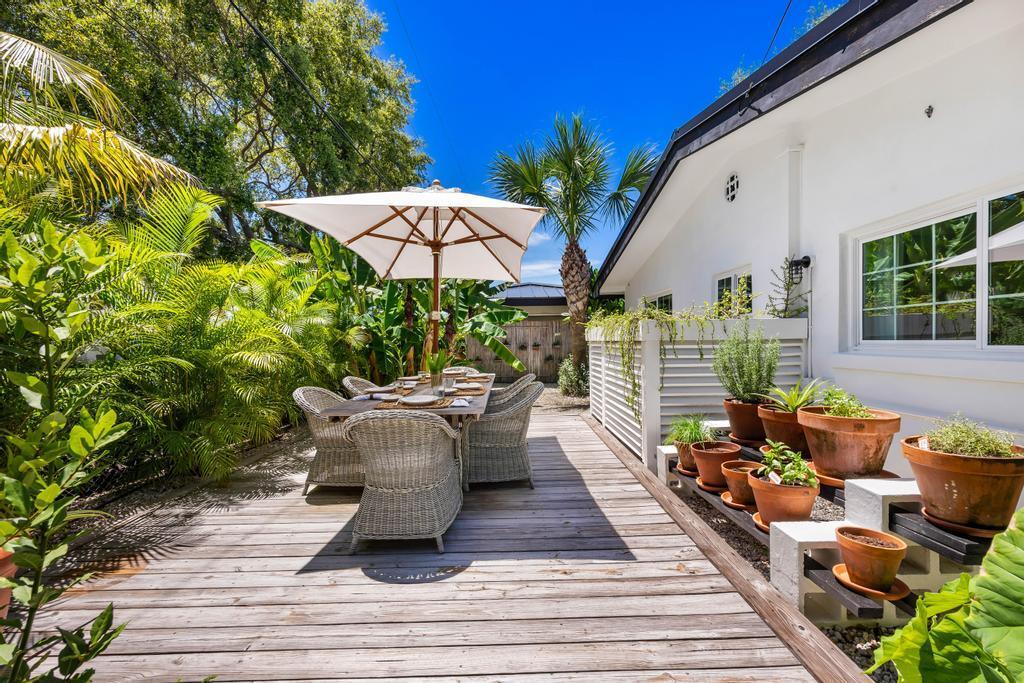 LAKE CLARKE ISLE - Residential