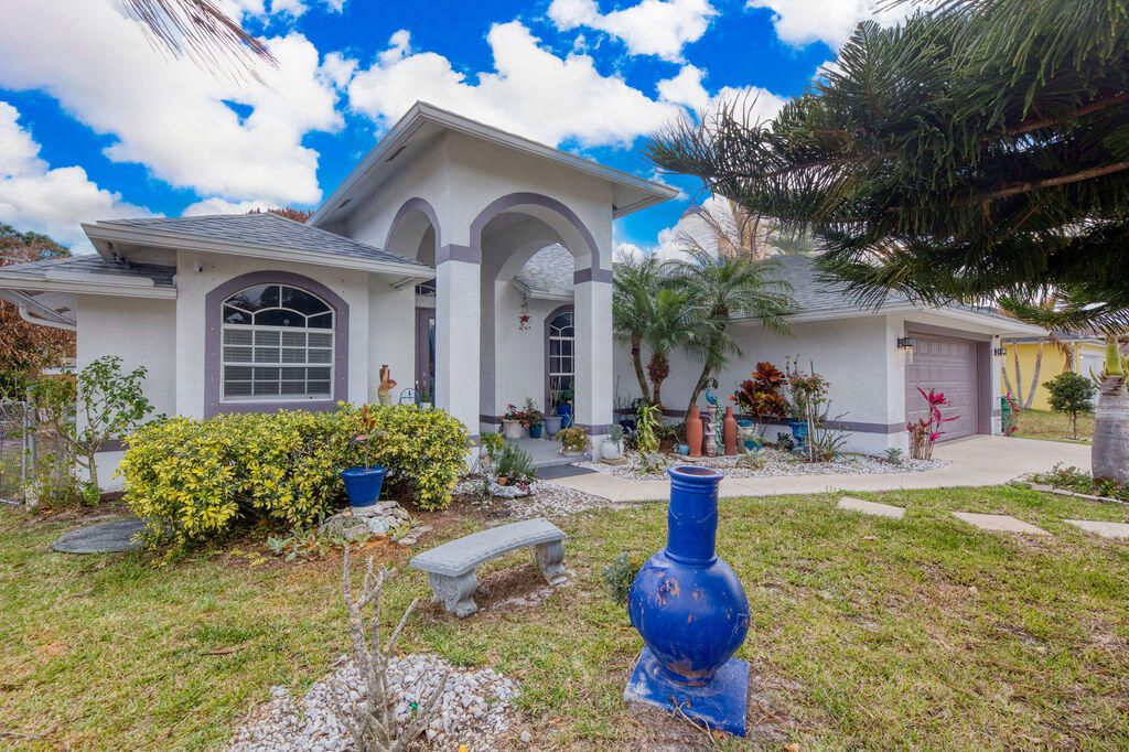 Photo of 662 SW Dwight Avenue, Port Saint Lucie, FL 34983 (MLS # R11168828)