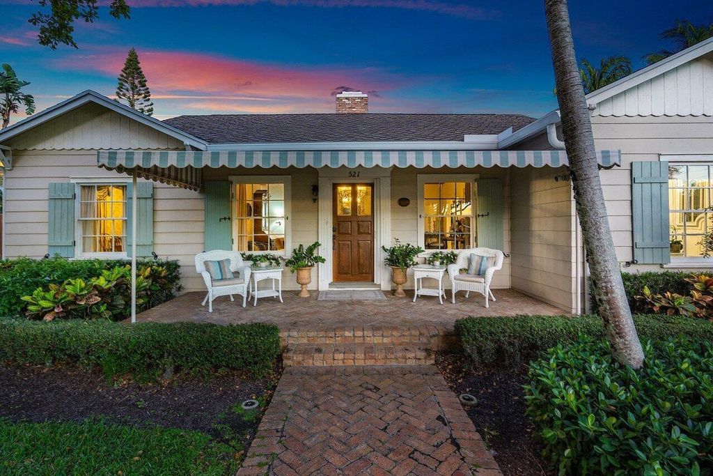 Photo of 521 N Swinton Avenue, Delray Beach, FL 33444 (MLS # B26027548)