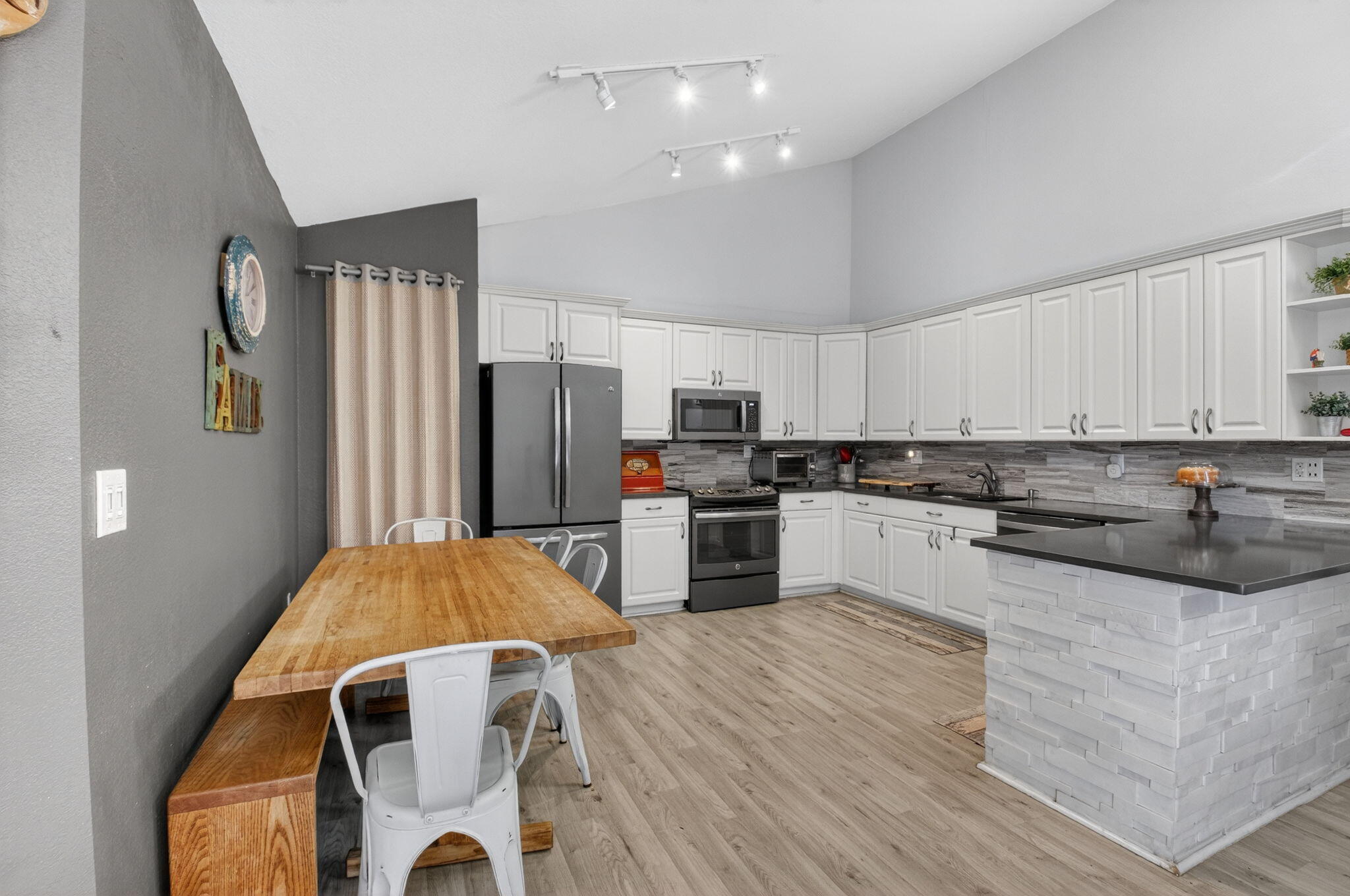 BOCA GARDENS - Residential