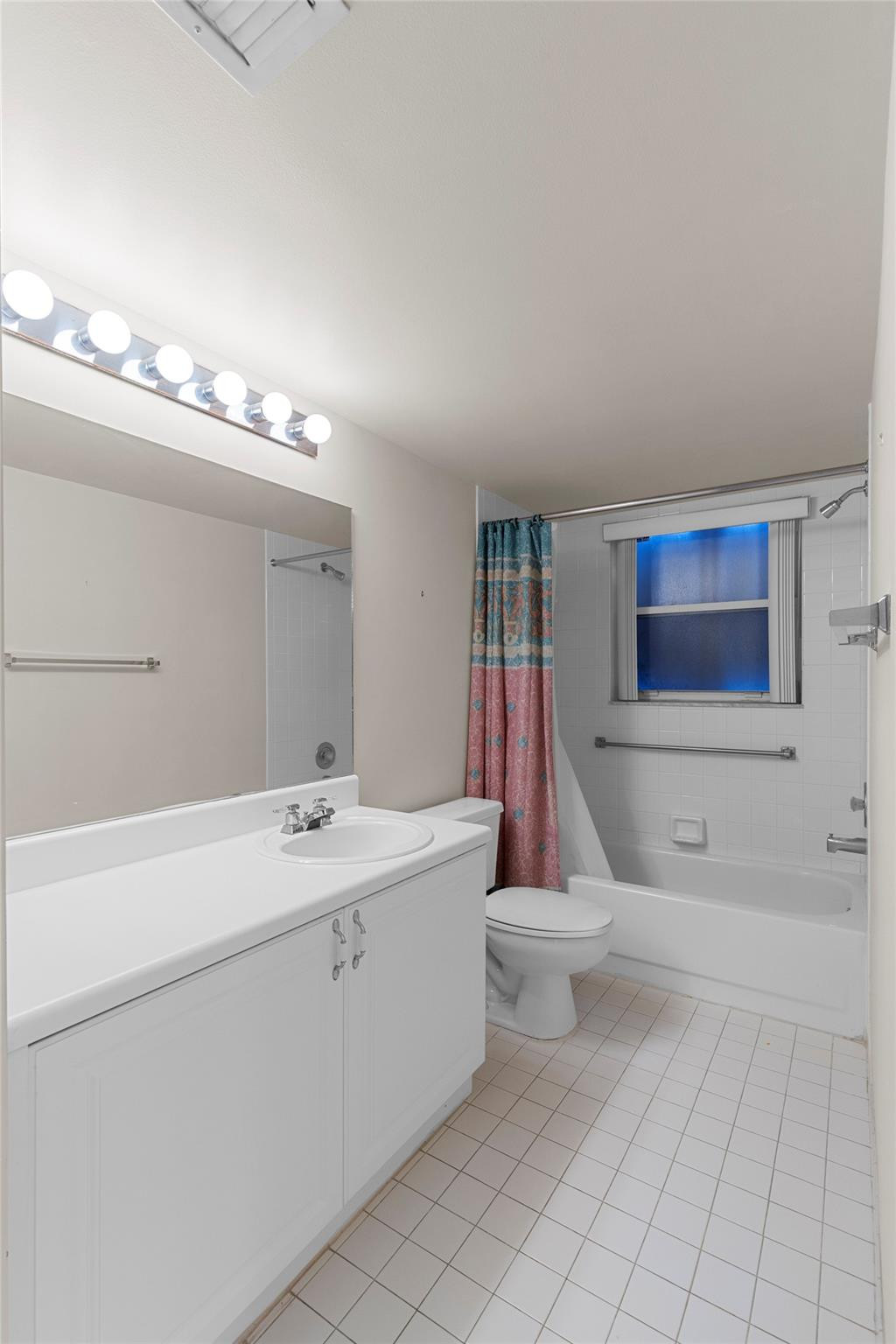 TRENT CONDOMINIUM - Residential