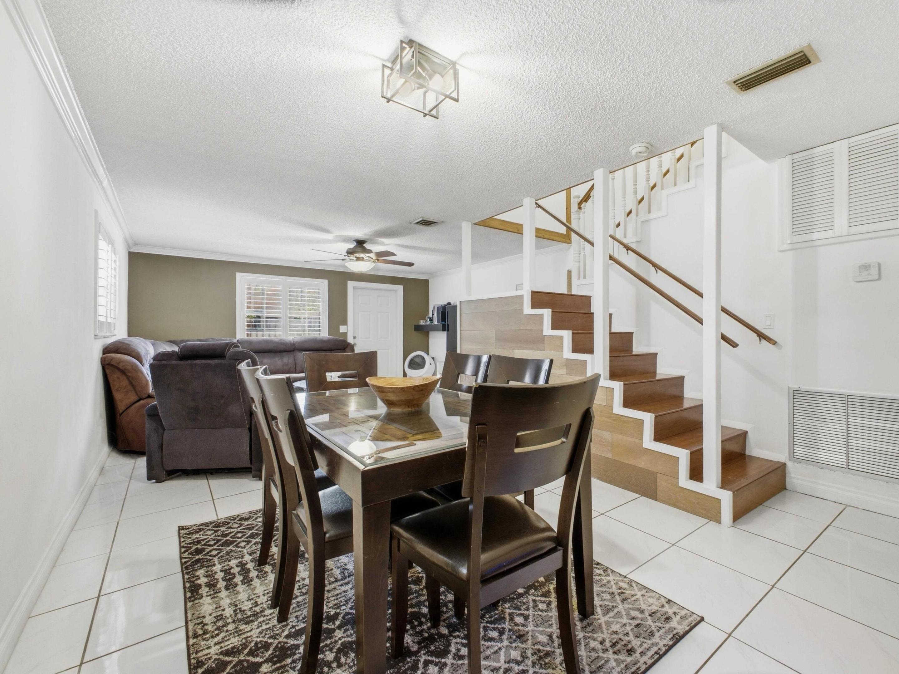 PALM TOWNHOUSE CONDO - Residential