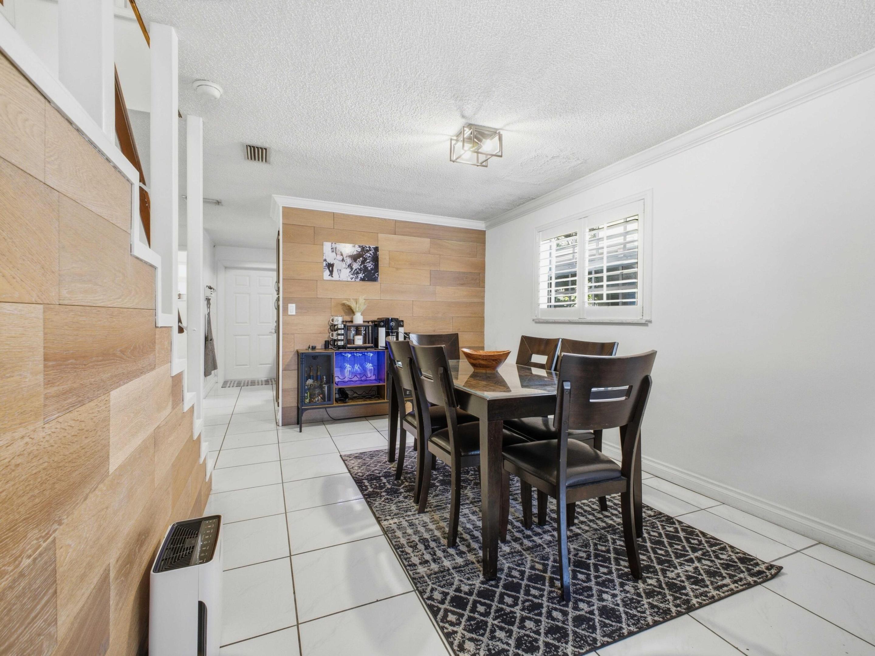 PALM TOWNHOUSE CONDO - Residential