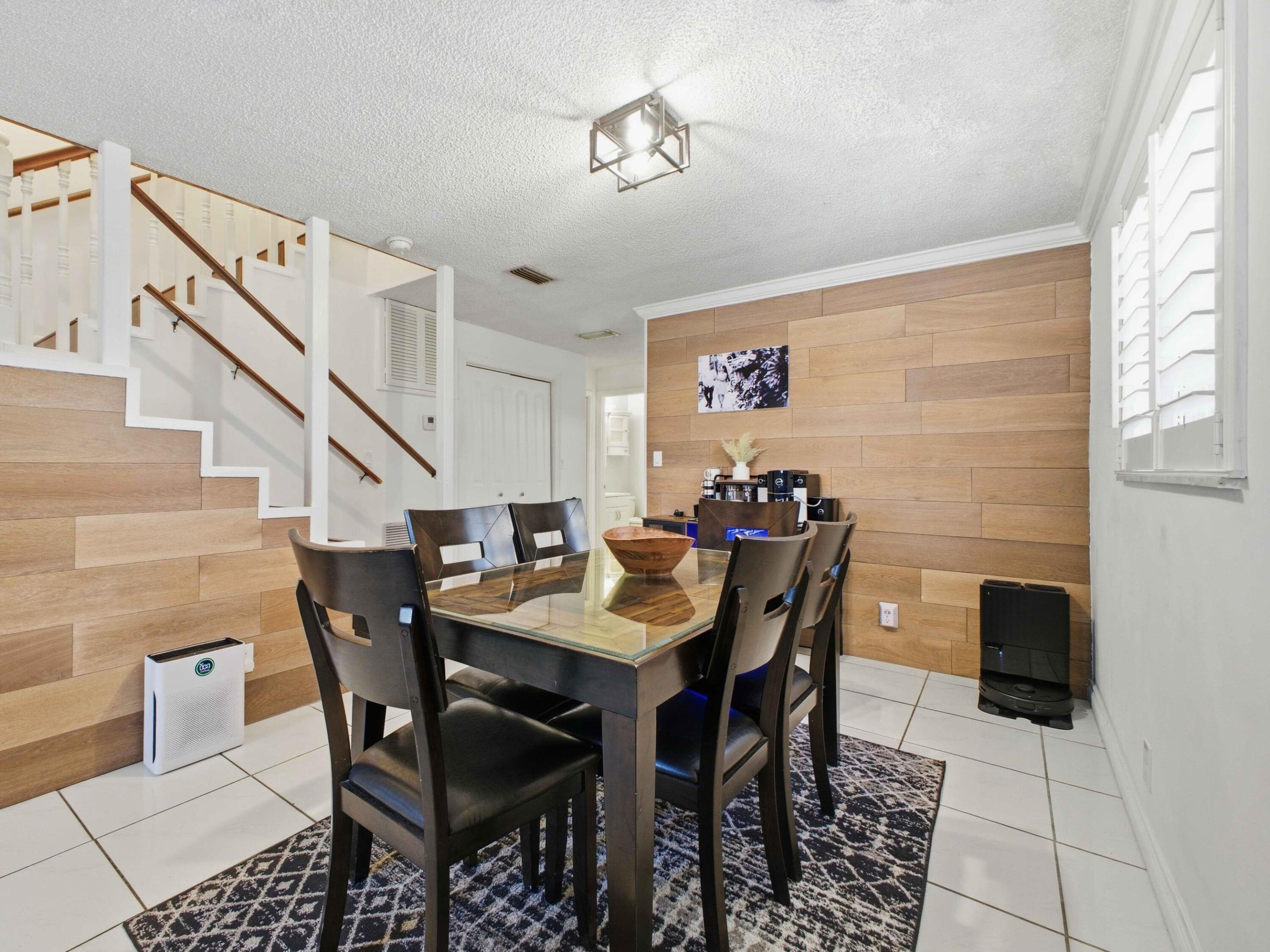 PALM TOWNHOUSE CONDO - Residential