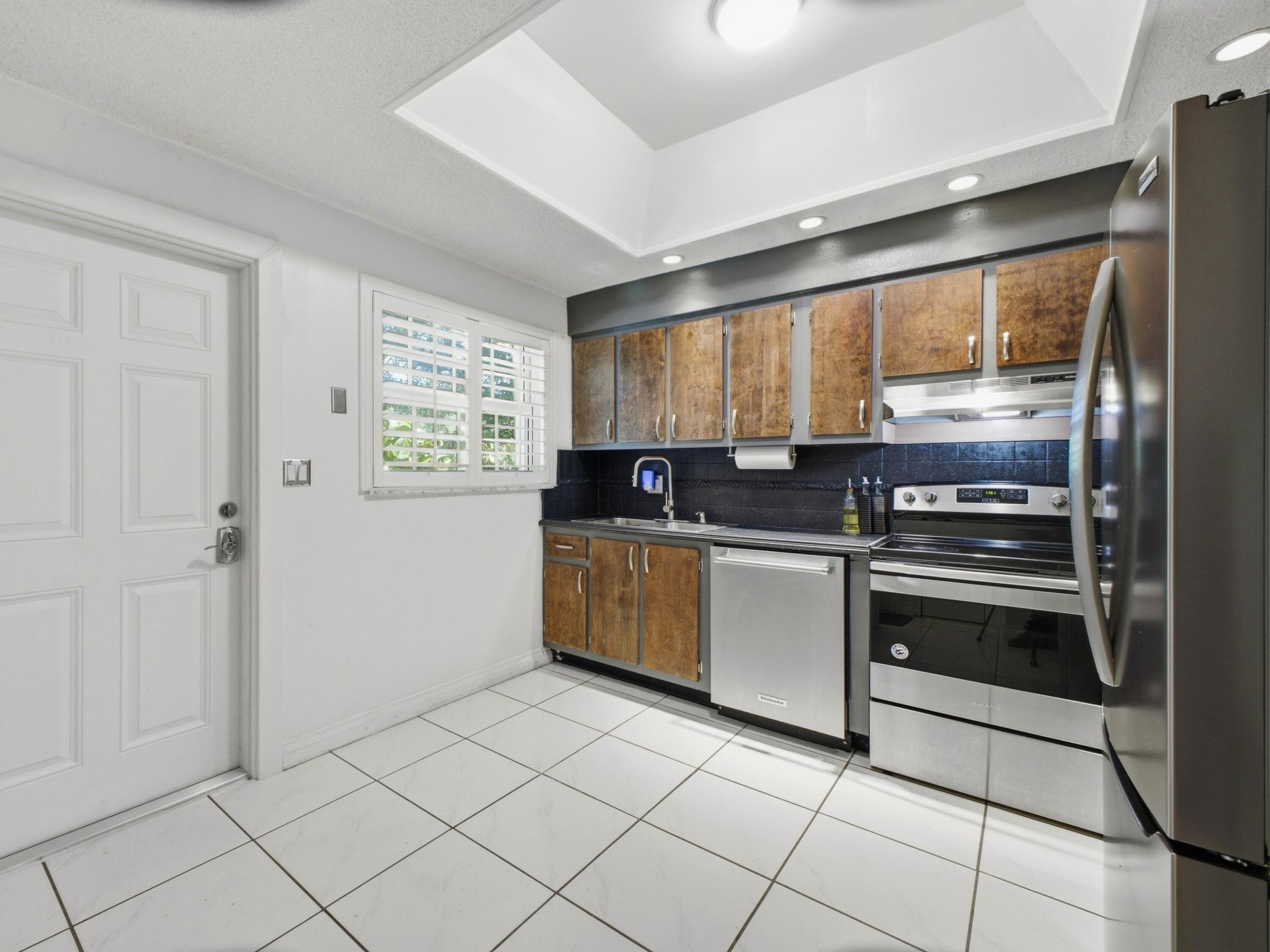 PALM TOWNHOUSE CONDO - Residential