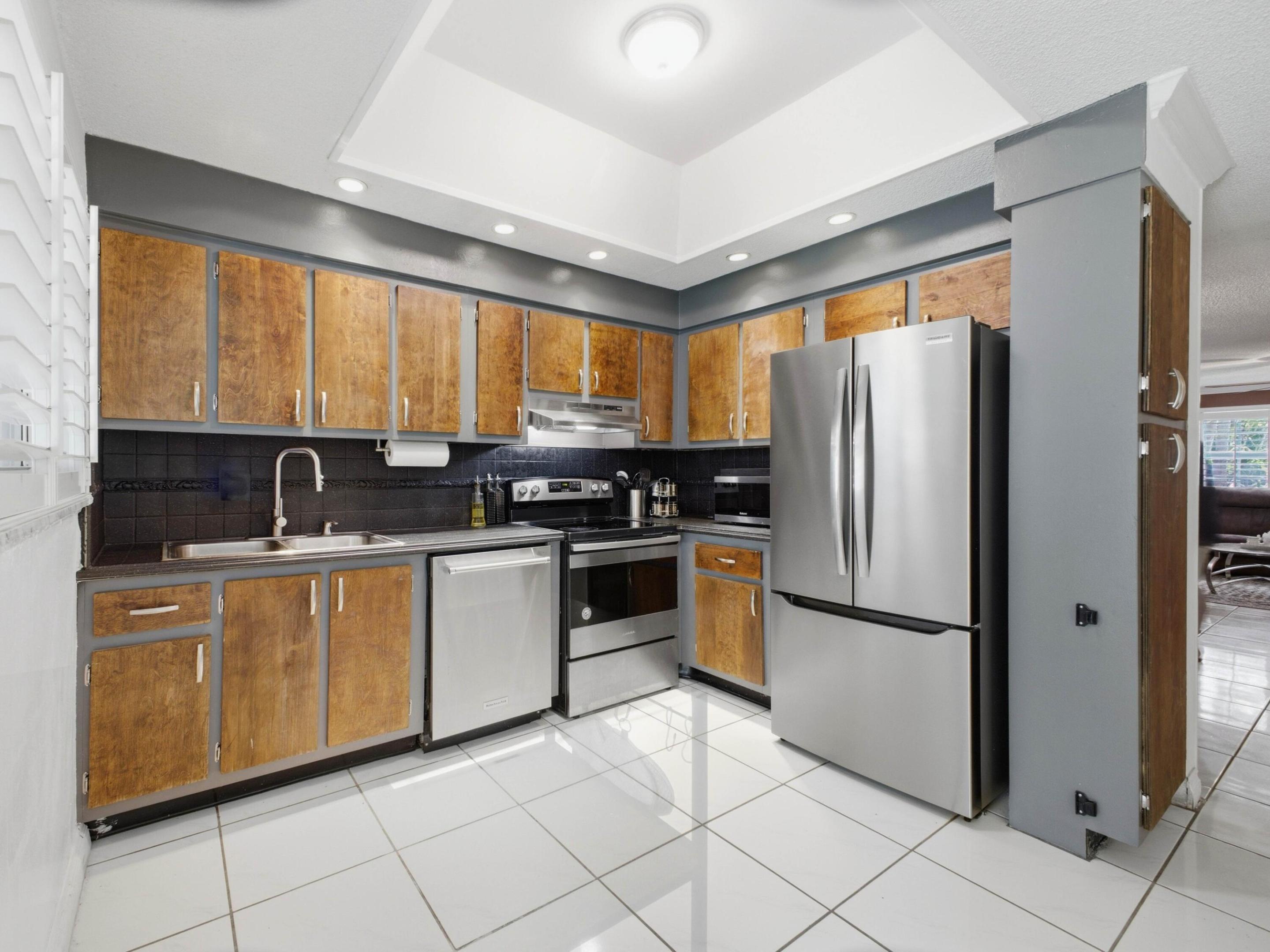 PALM TOWNHOUSE CONDO - Residential