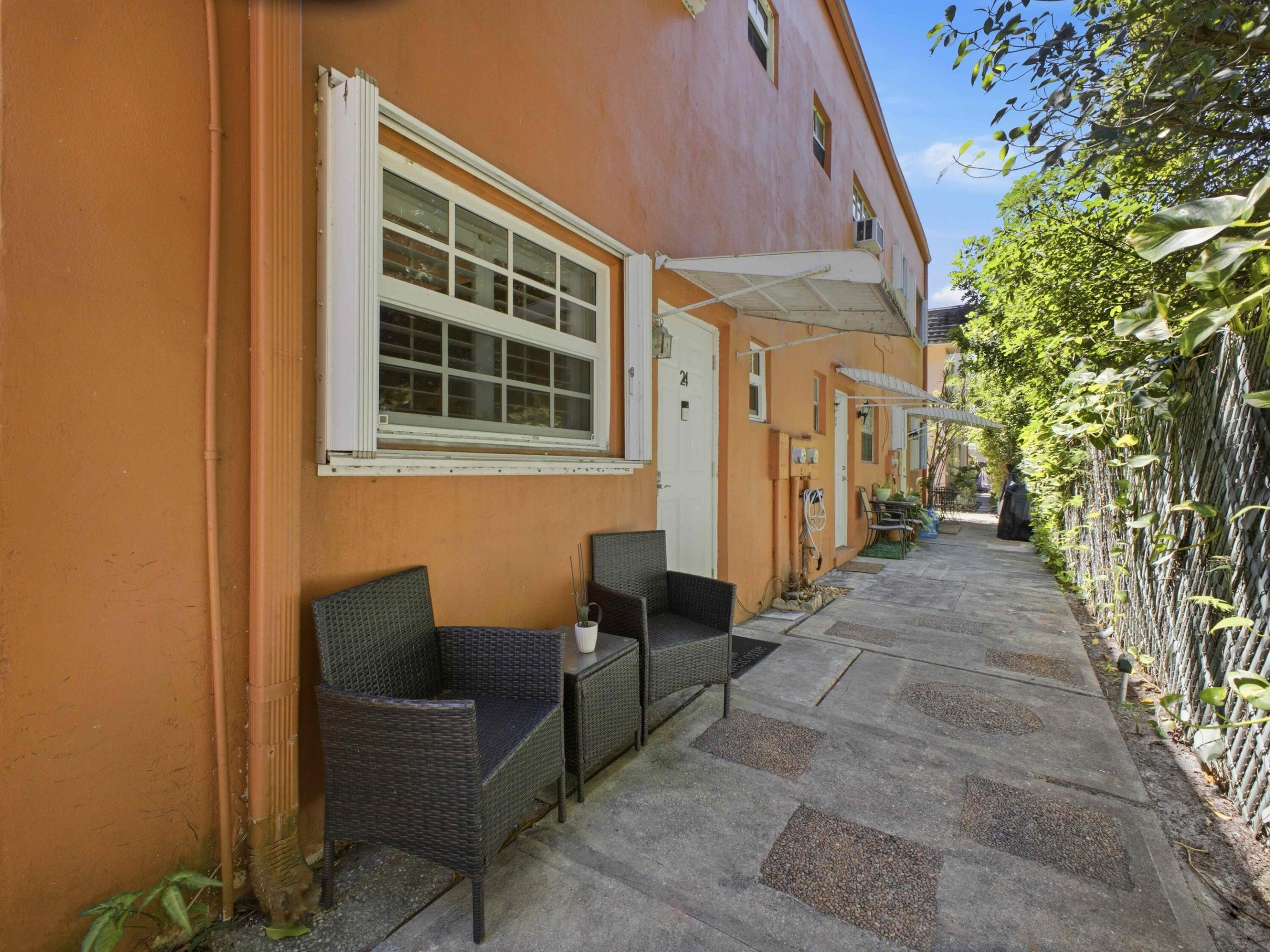 PALM TOWNHOUSE CONDO - Residential