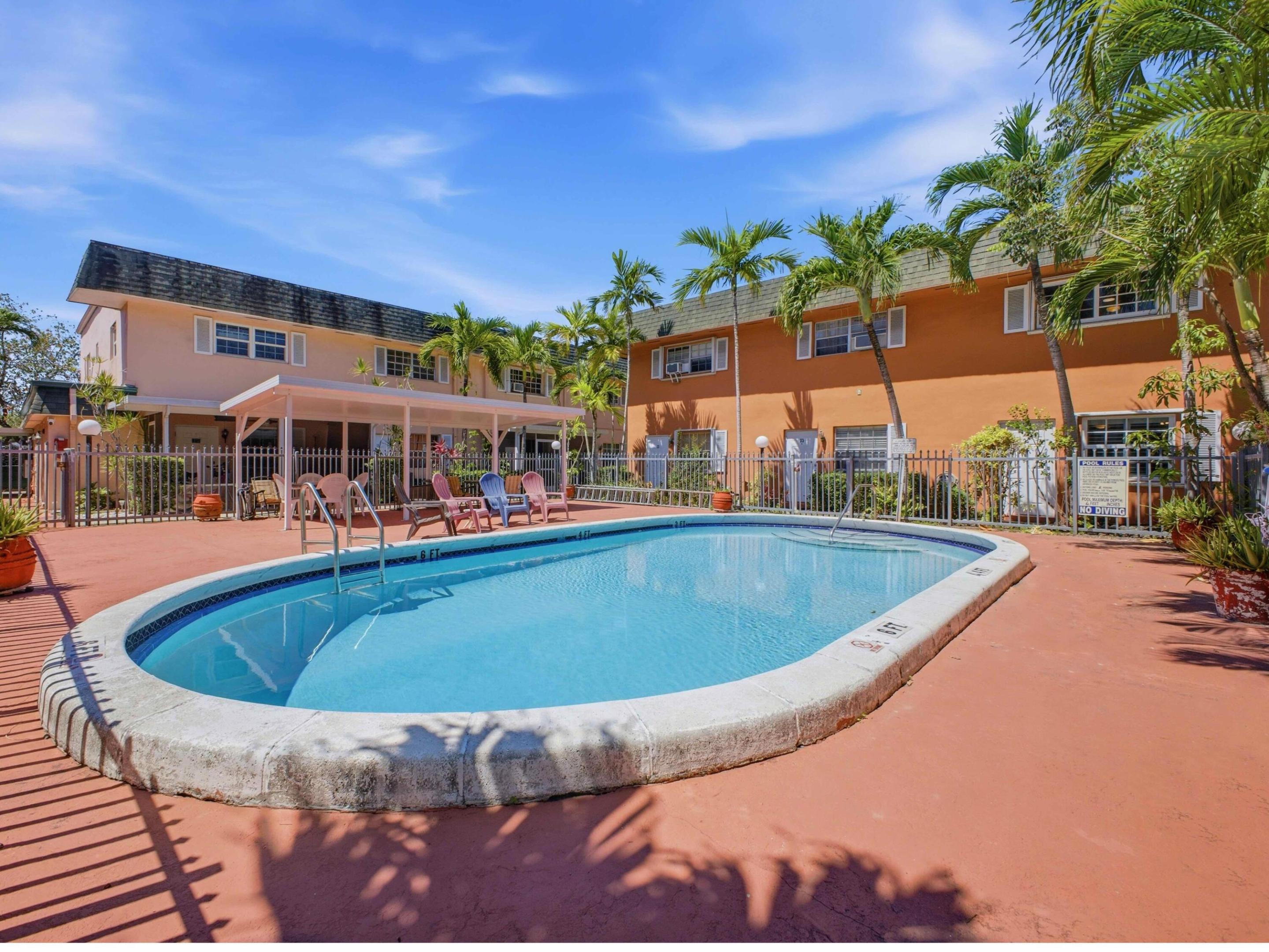 PALM TOWNHOUSE CONDO - Residential
