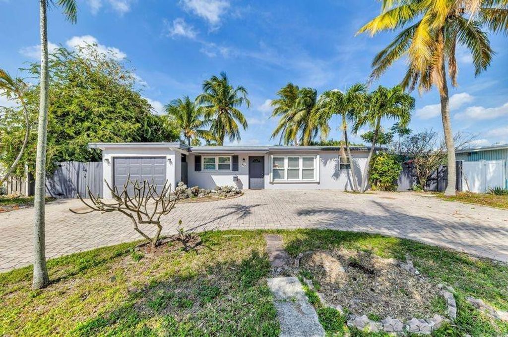 Photo of 511 SE 13 Court, Deerfield Beach, FL 33441 (MLS # F10494096)