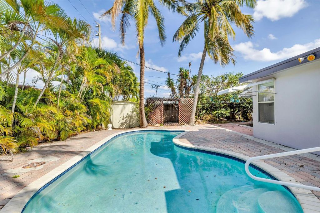 Photo of 511 SE 13 Court, Deerfield Beach, FL 33441 (MLS # F10494096)