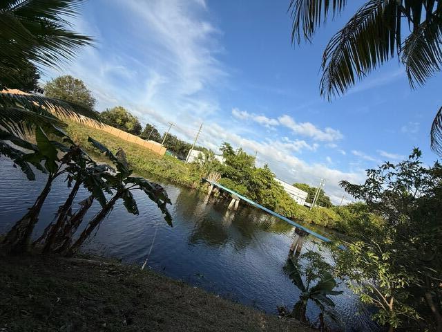 PALM BEACH LAKES NORTH PL - Residential