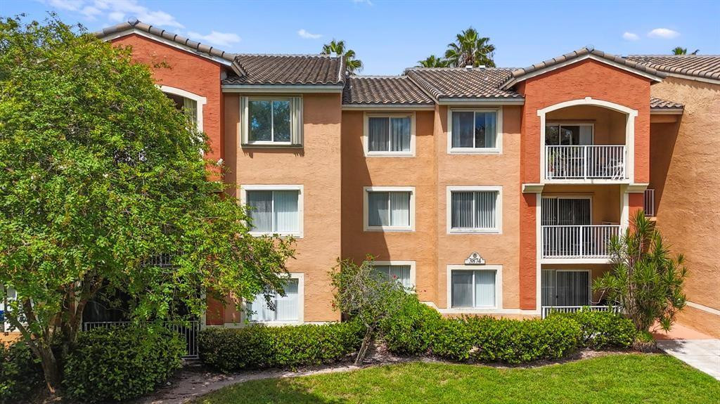 RIVIERA PALMS CONDO - Residential
