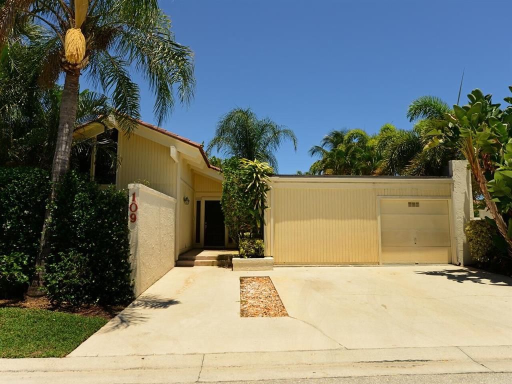 Photo of 109 E Spearfish Lane, Jupiter, FL 33477 (MLS # R10877656)