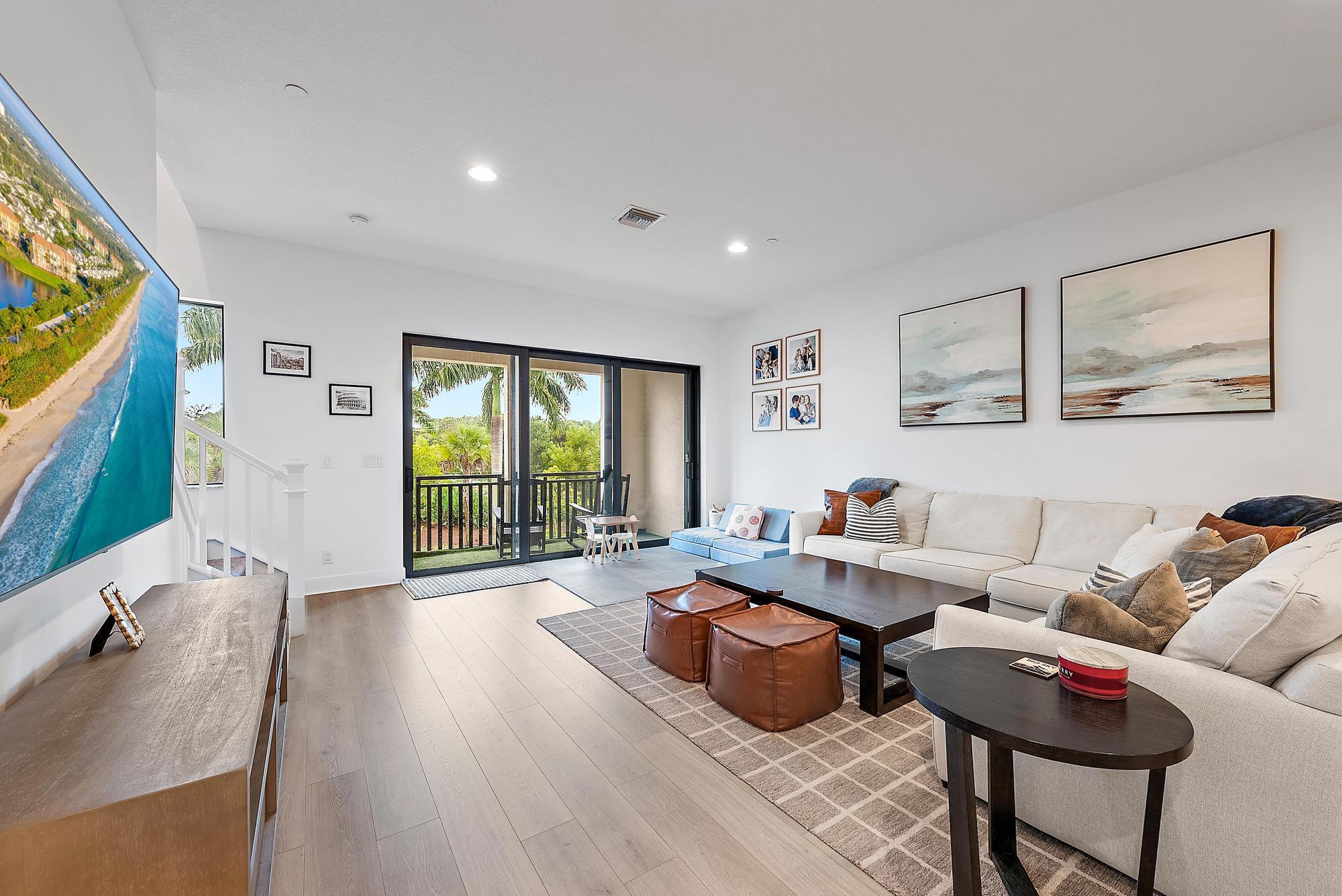 ALTON NEIGHBORHOOD 4 - Residential Lease