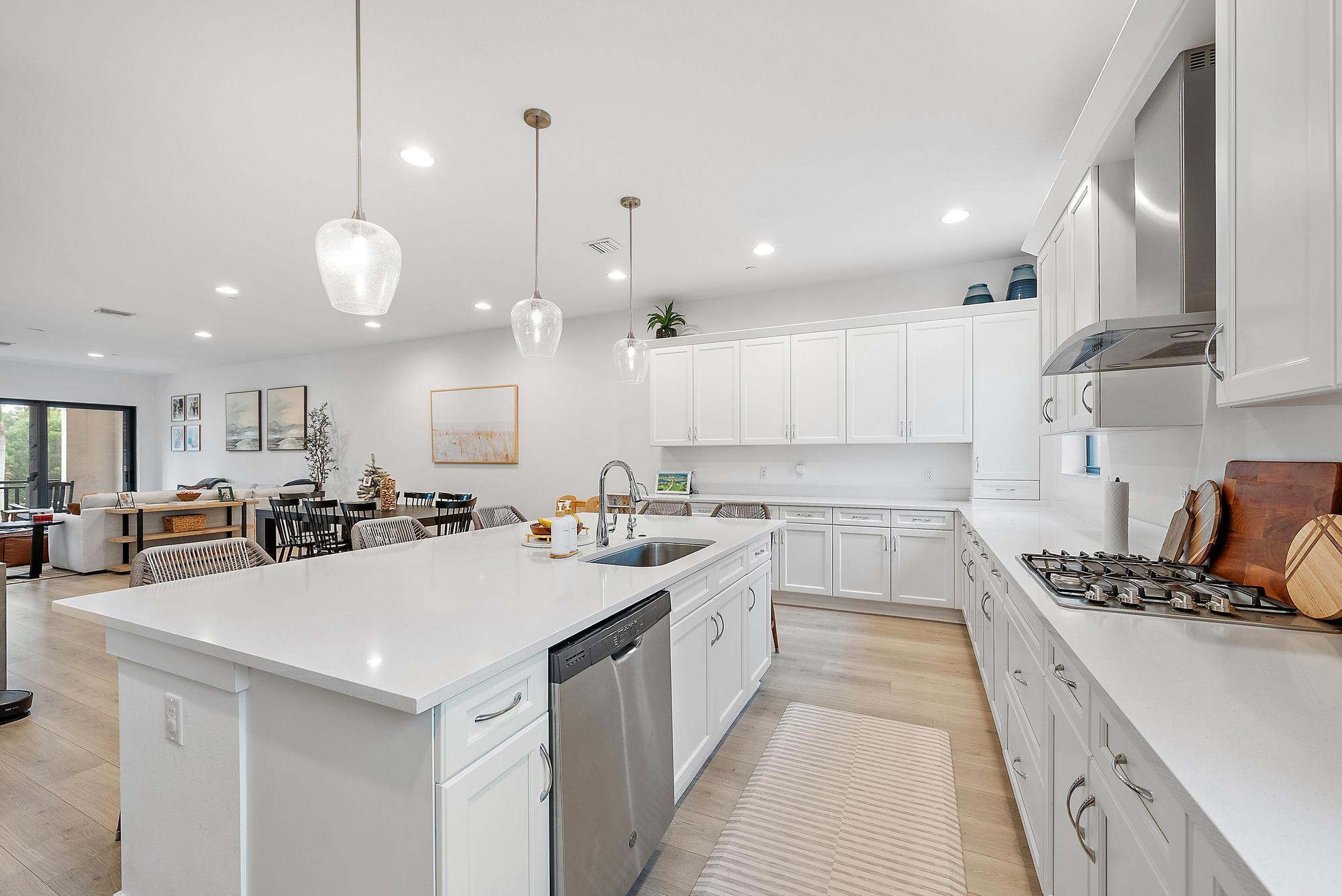 ALTON NEIGHBORHOOD 4 - Residential Lease