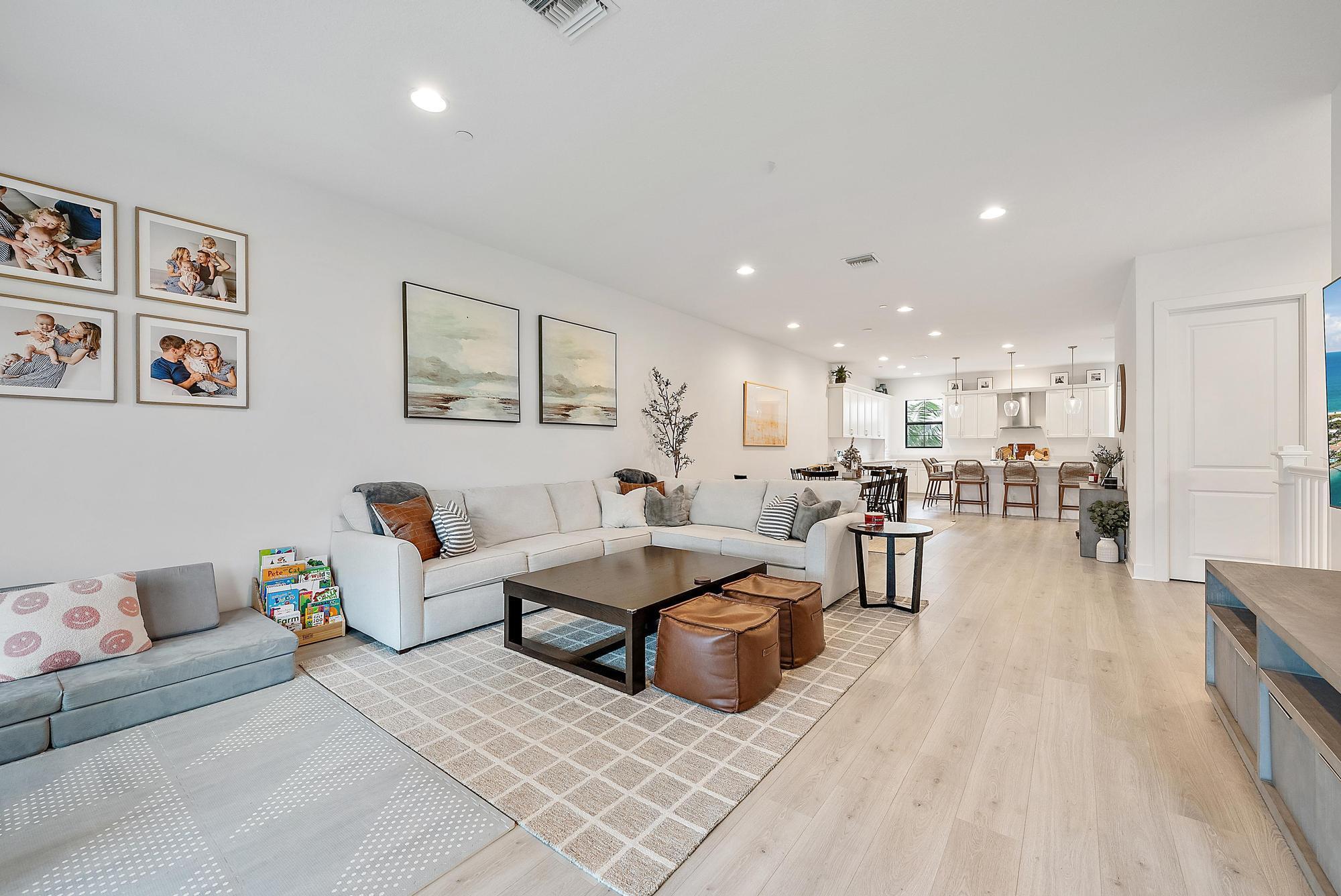 ALTON NEIGHBORHOOD 4 - Residential Lease