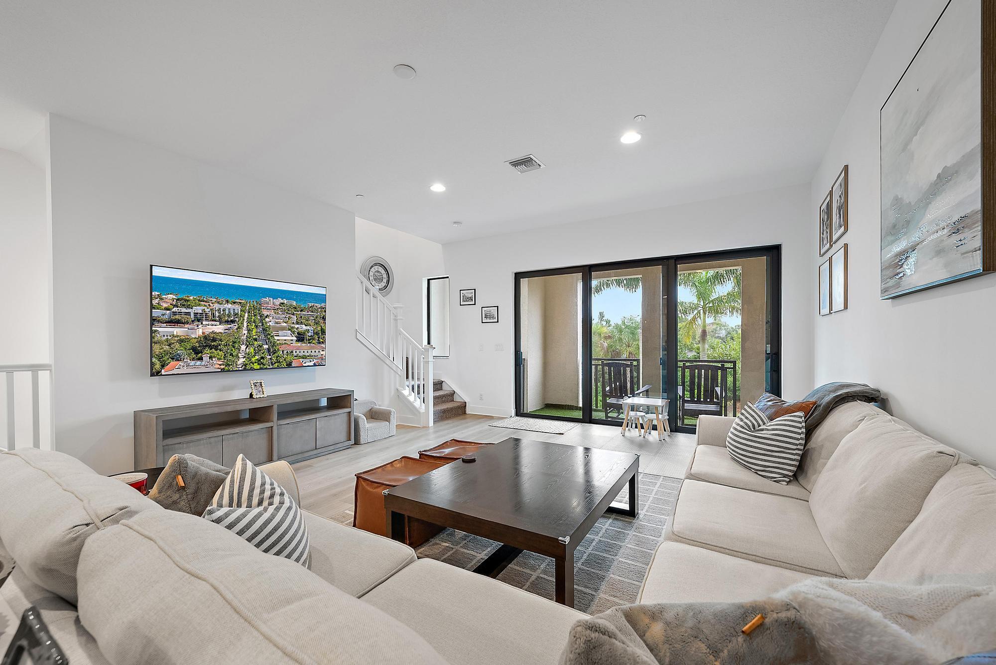 ALTON NEIGHBORHOOD 4 - Residential Lease