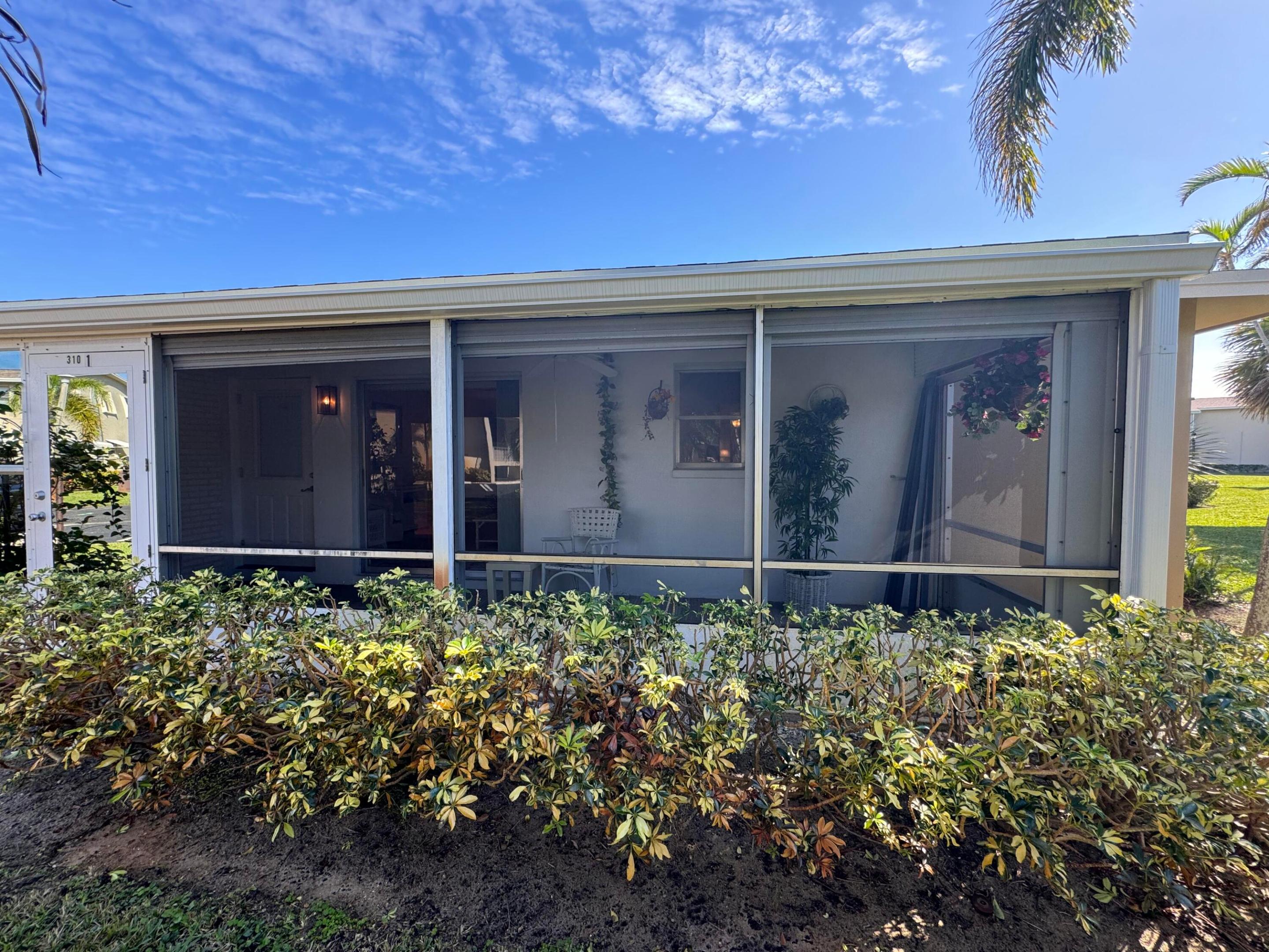 FOUR SEA SUNS CONDOMINIUM - Residential