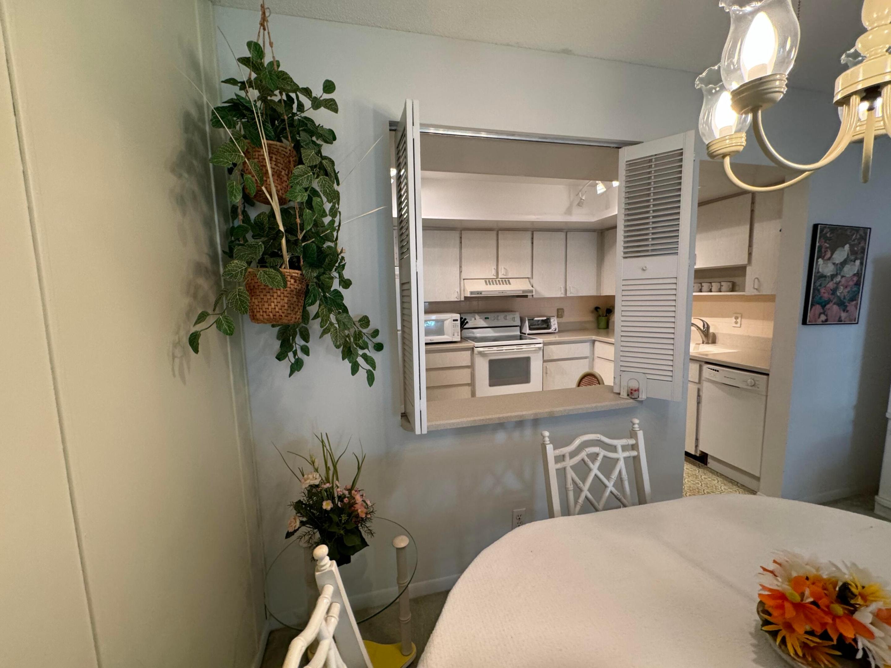 FOUR SEA SUNS CONDOMINIUM - Residential