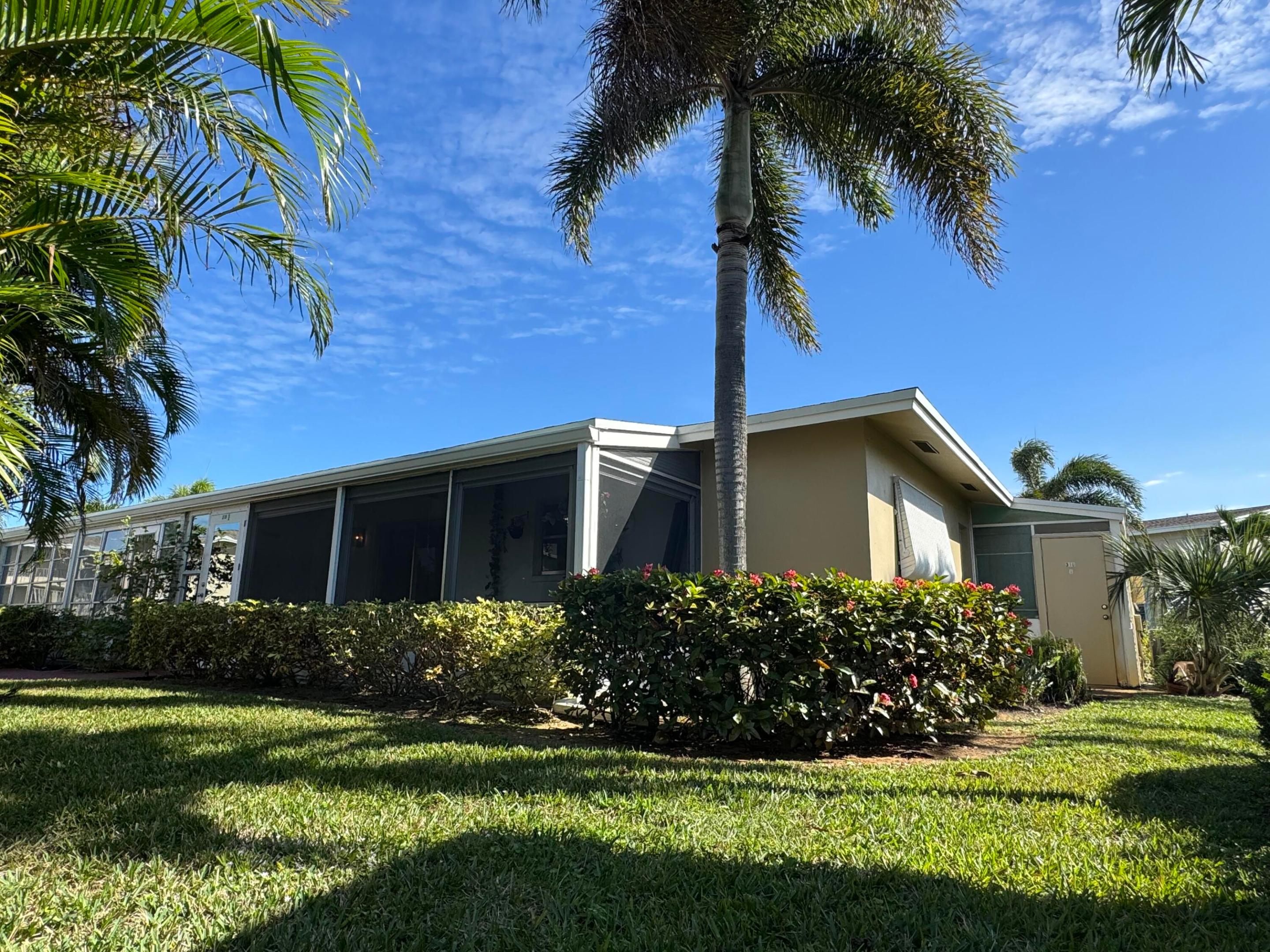 FOUR SEA SUNS CONDOMINIUM - Residential