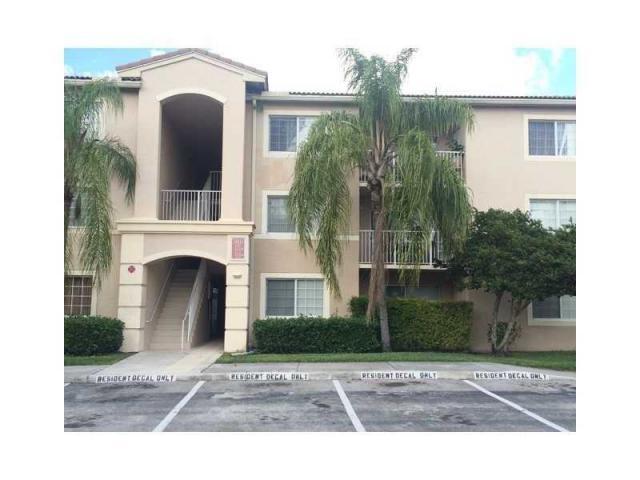Beautiful lake views 2/2 2nd floor condo...no popcorn ceilings...new kitchen cabinets...new dishwasher...new oven...newer refrigerator... new paint...amazing views from living and bedrooms...washer/dryer in the unit... Fantastic school system... well secured gated community with clubhouse, pool and gym... Great location... close to the best schools, malls, shopping, dinning...plenty of parking spaces.