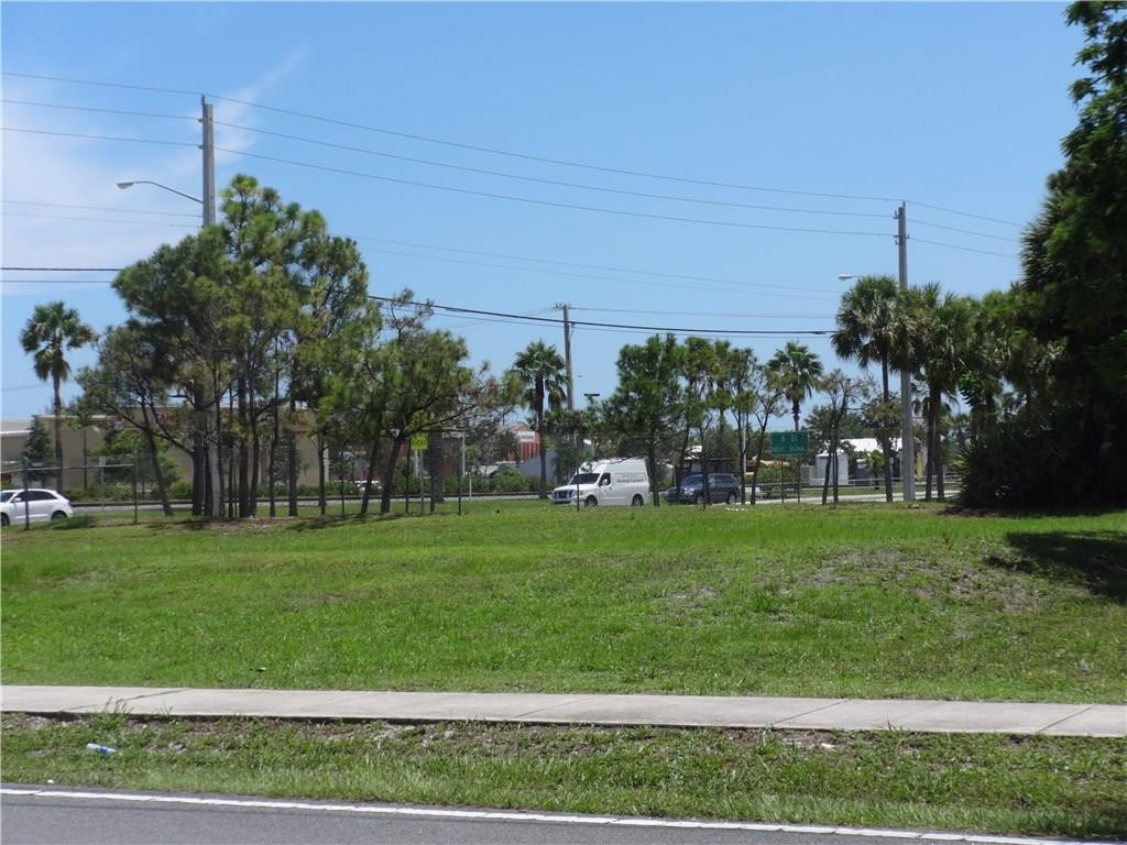 800 NW Dixie Highway