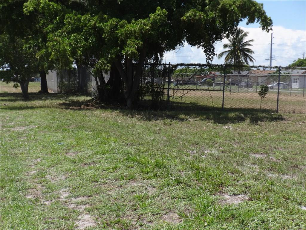 800 NW Dixie Highway