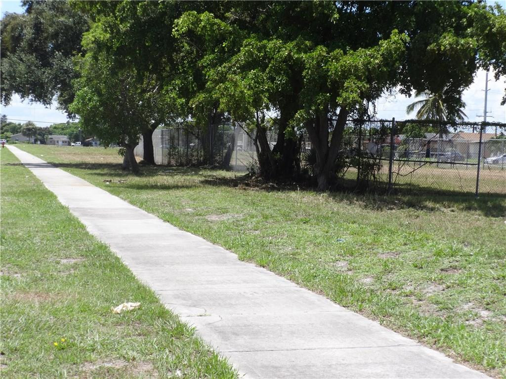 800 NW Dixie Highway