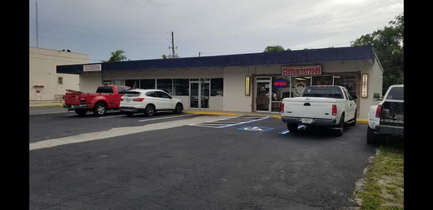 3600+ SQF OF COMMERCIAL SPACE WITH B-3 ZONING (HEAVY COMMERCIAL) CURRENTLY 3 STOREFRONTS WITH TWO TENANTS.  DRIVE-THRU PROPERTY. LOCATED IN DUNNELLON A COMMUNITY SHOPPING CENTER WITH INCOME!  ALL UNITS LEASED.  66 TYPES OF USES PERMITTED. SPECIALTY BUSINESS ZONING.
GREAT LOCATION US HIGHWAY 41.  NEW DEVELOPMENT COMING TO THIS AREA SOON. GARAGES FOR LOADING MERCHANDISE.