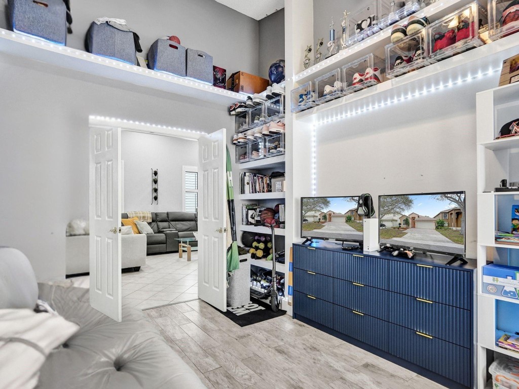 Regency Lakes At Coconut - Residential