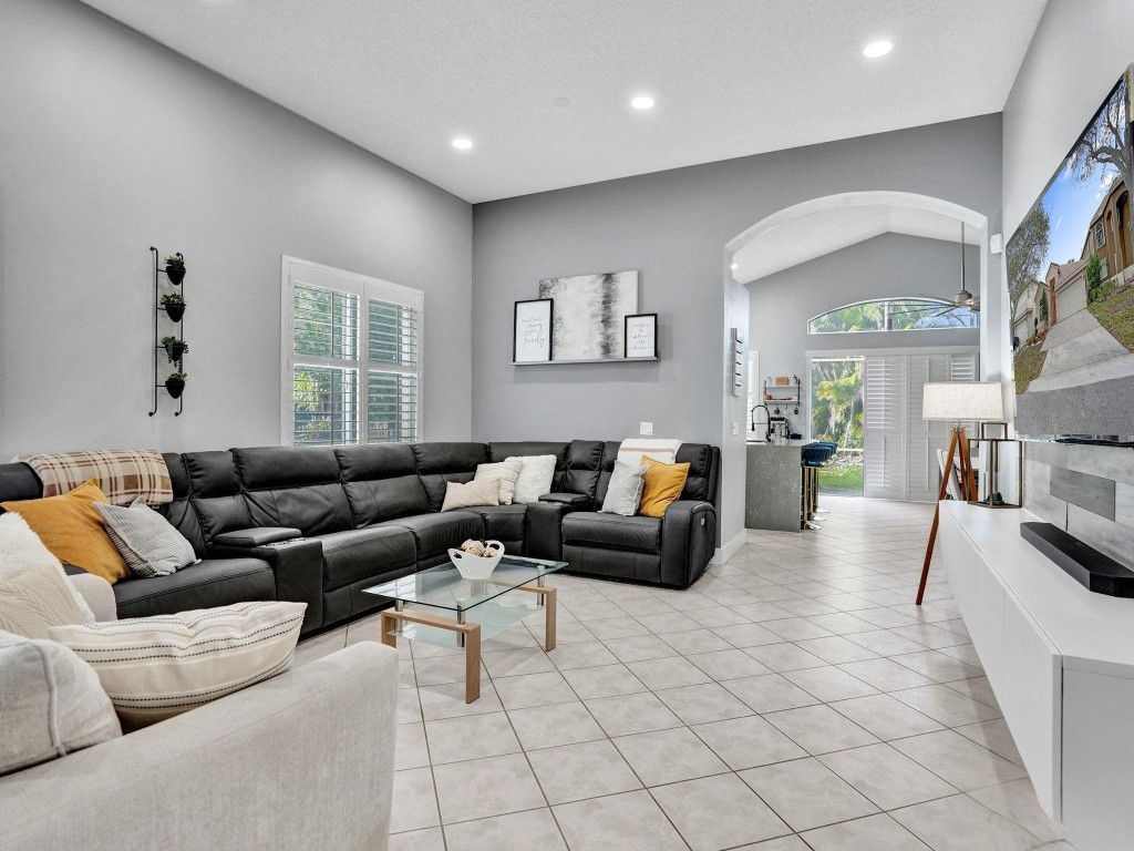 Regency Lakes At Coconut - Residential