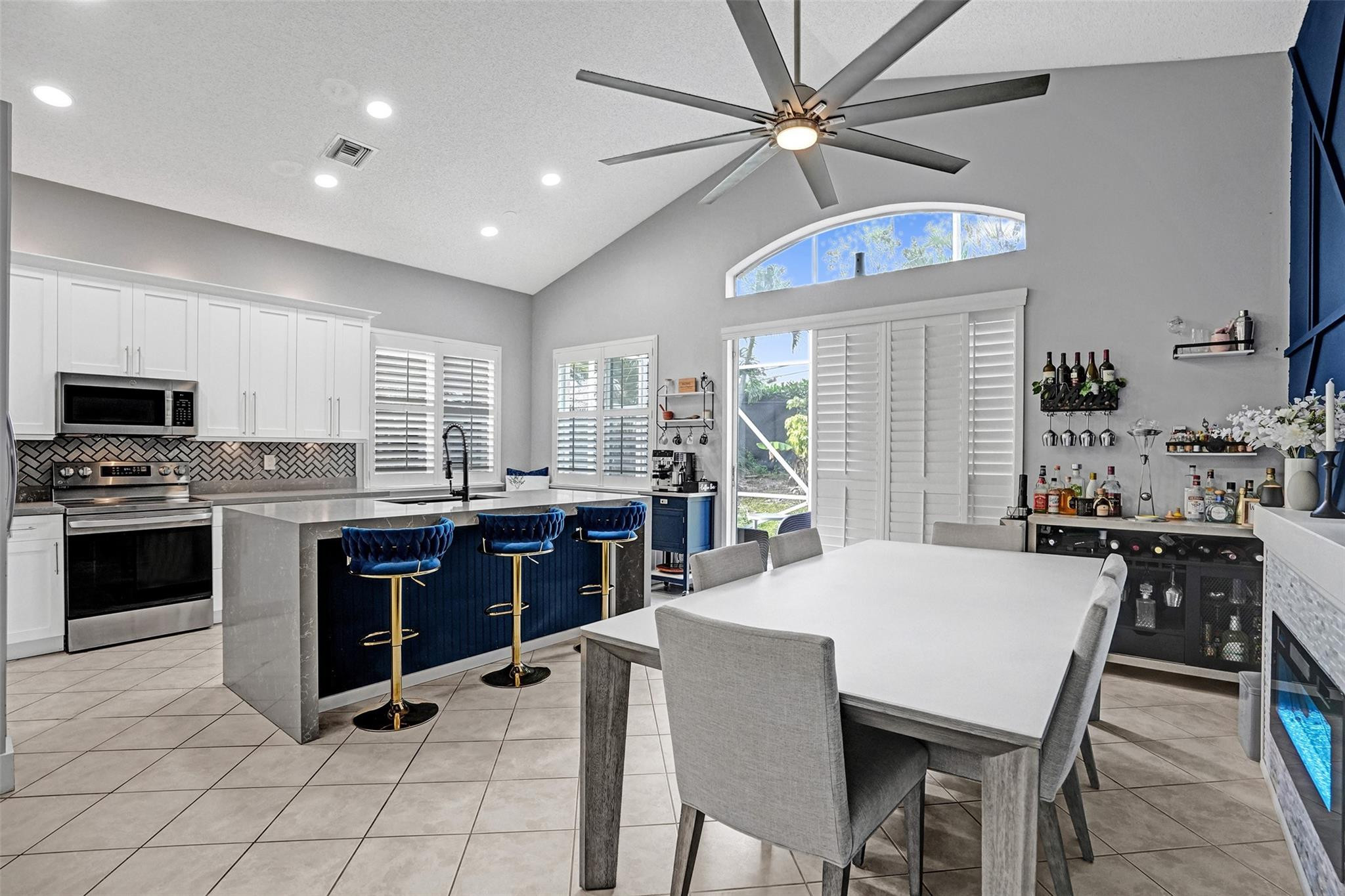 Regency Lakes At Coconut - Residential