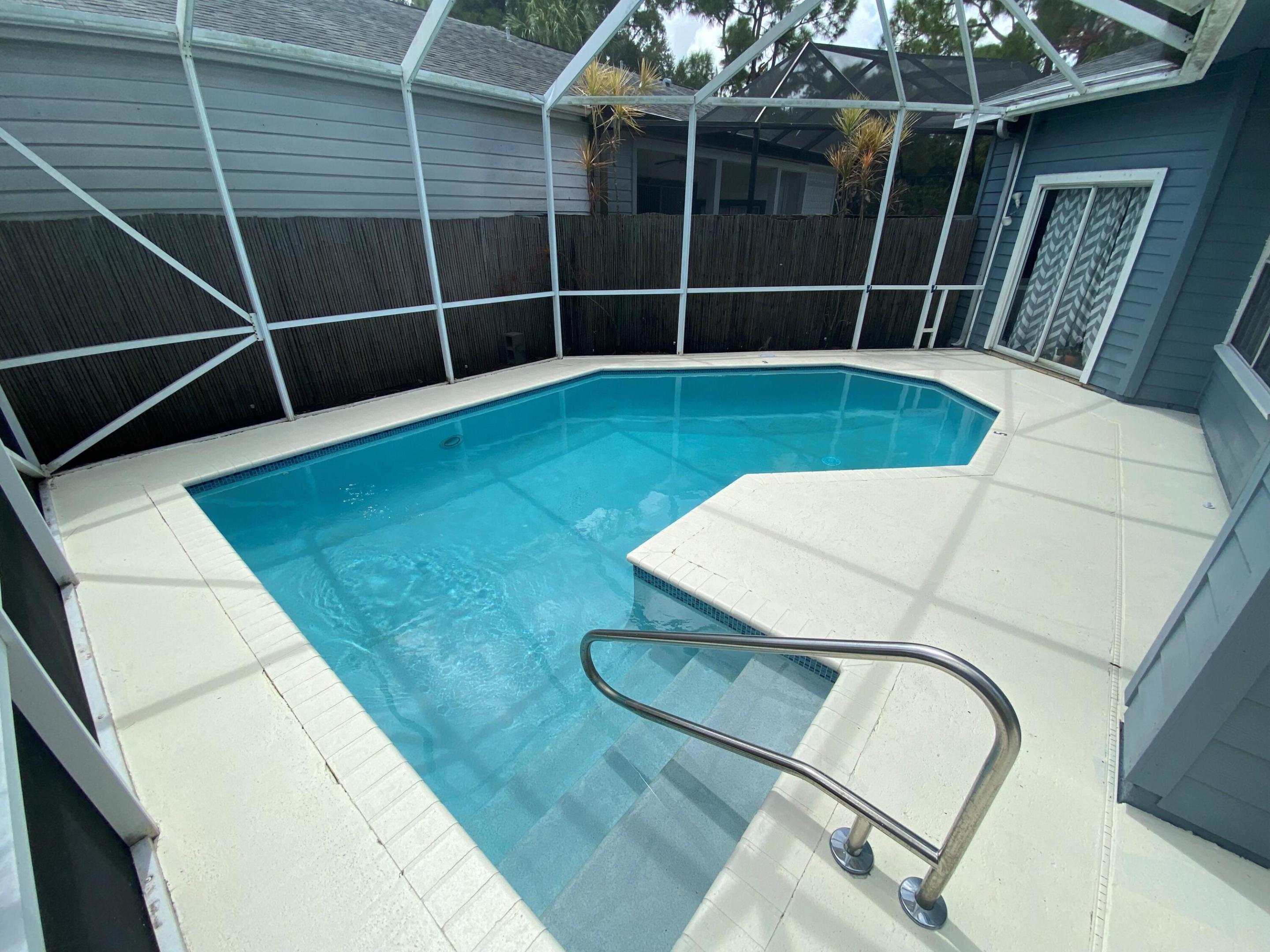 963 RED PARROT Lane