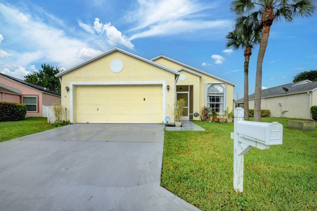 Photo of 14 Bentwater Circle, Boynton Beach, FL 33426 (MLS # R10900003)