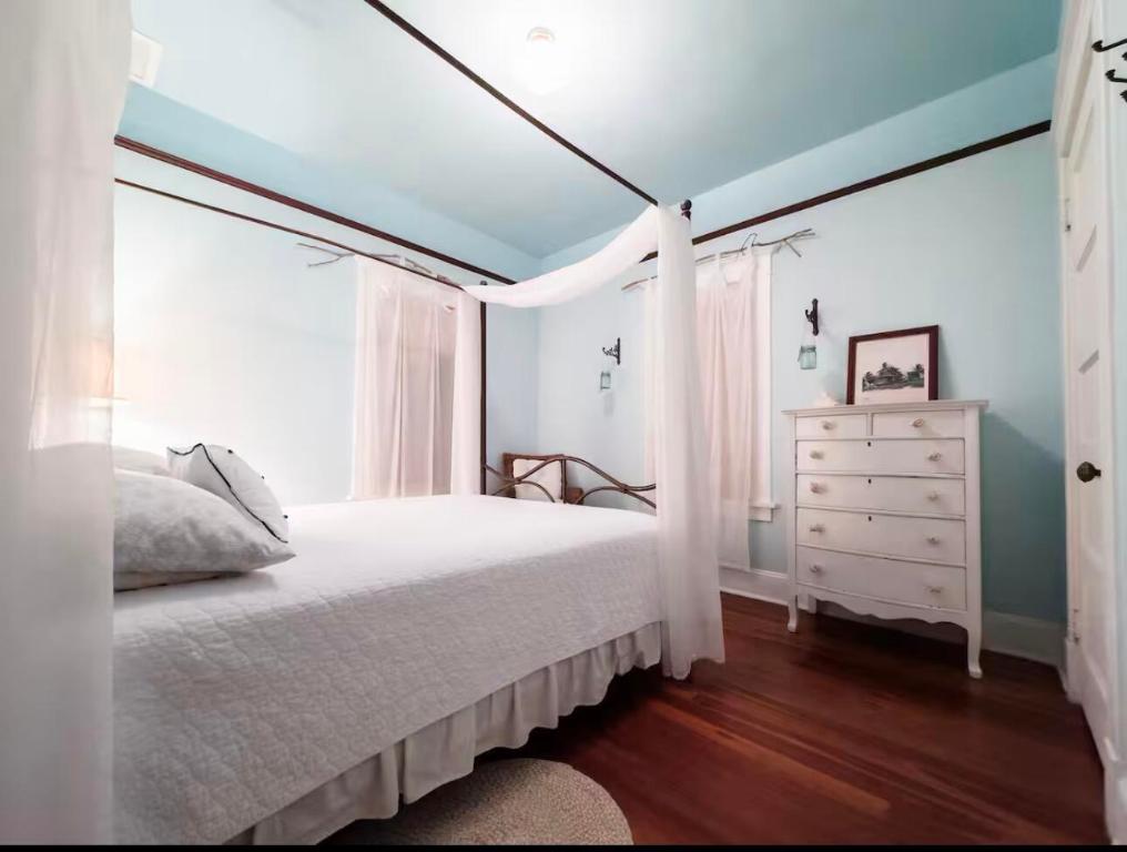 LAKE WORTH TOWN OF - Residential