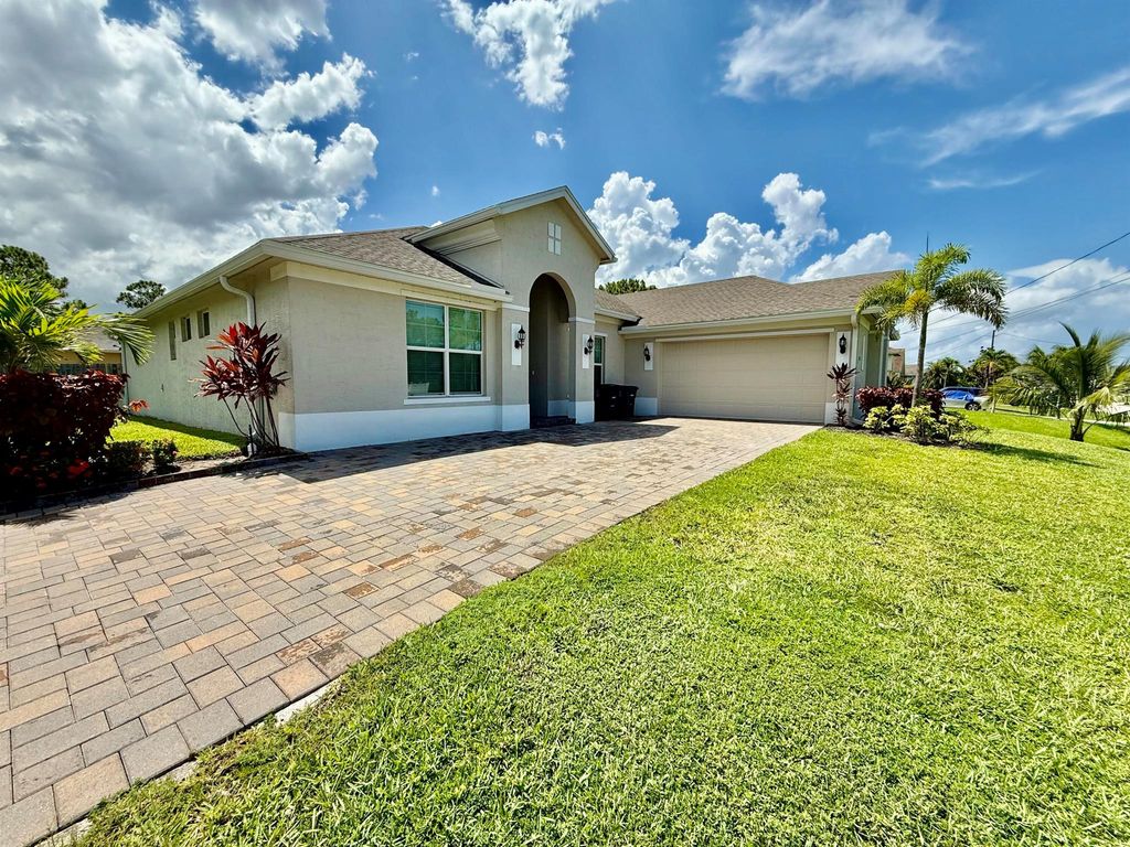 Photo of 293 SW Ridgecrest Drive, Port Saint Lucie, FL 34953 (MLS # R11113636)