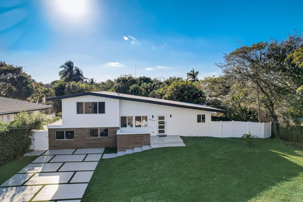 Photo of 2407 Sugarloaf Ln, Fort Lauderdale, FL 33312 (MLS # F10437083)