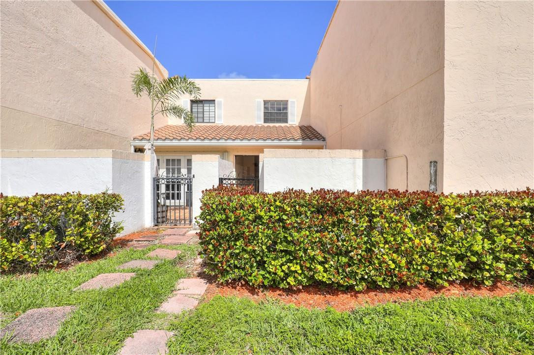 CONSTAN VILLAS HARBOR VIL - Residential