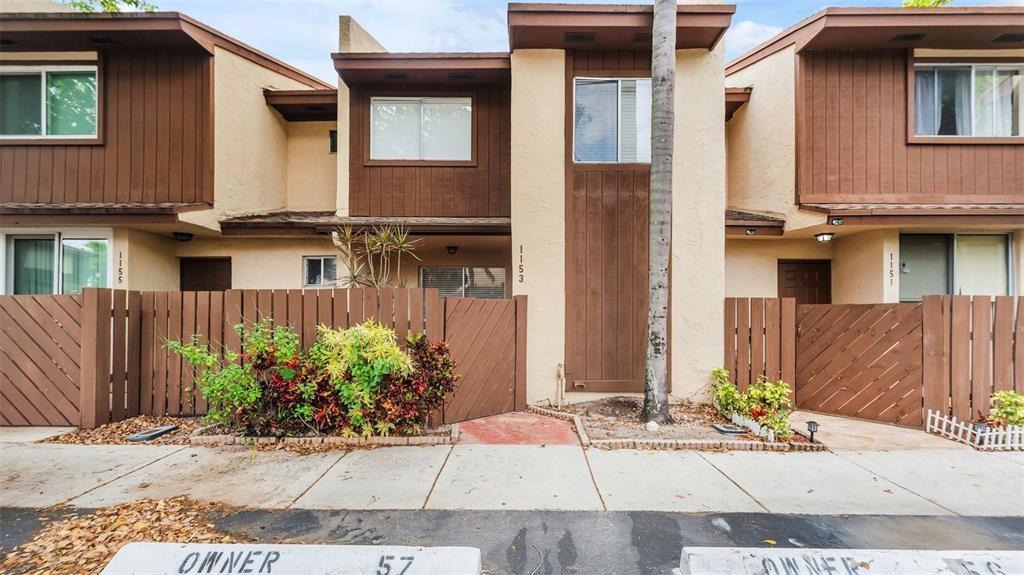 Bright 2/1.5 Townhouse for Rent, beautiful and well-maintained townhouse featuring a modern kitchen with stainless steel appliances, washer & dryer, tile flooring on the first floor, and laminate upstairs. Located in a great neighborhood!
Please send CTL with tenant’s credit report, background check, rental application, copy of ID, proof of income, and  last pay stubs.
Property is tenant-occupied. Please schedule appointments through Showing Assist and contact the listing agent for access.