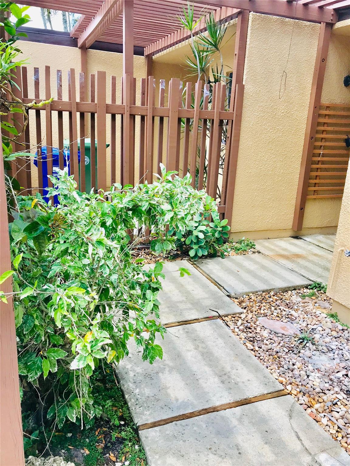 Everglades Sugar & Land C - Residential Lease