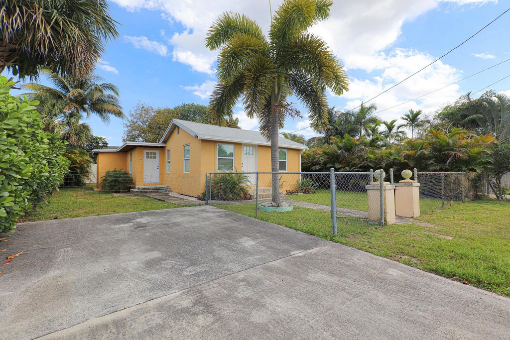 Photo of 138 Ethelyn Drive, West Palm Beach, FL 33415 (MLS # R10971564)