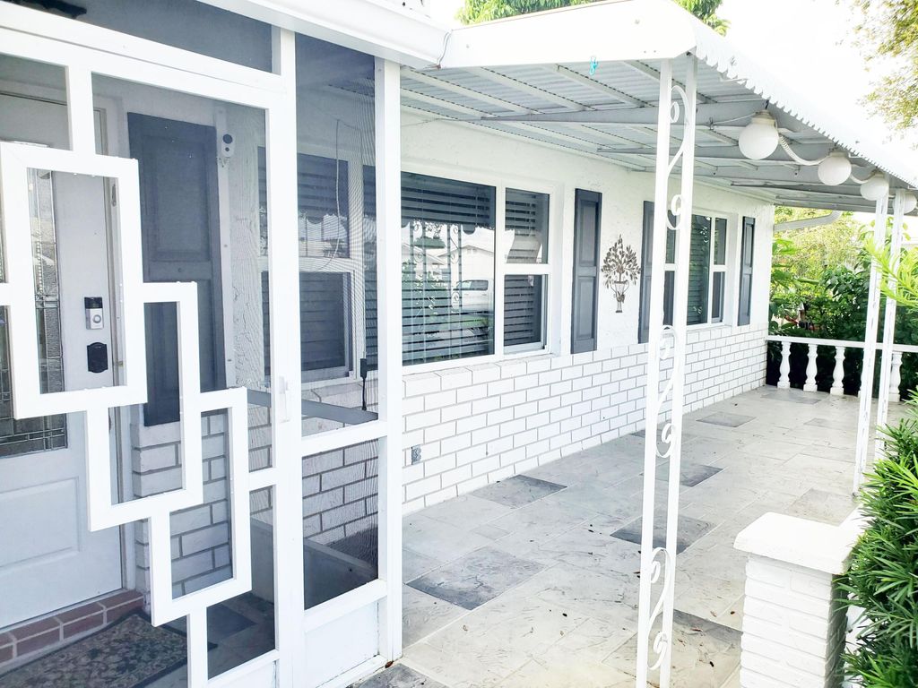 Photo of 2012 SW 17th Avenue, Boynton Beach, FL 33426 (MLS # R11130958)