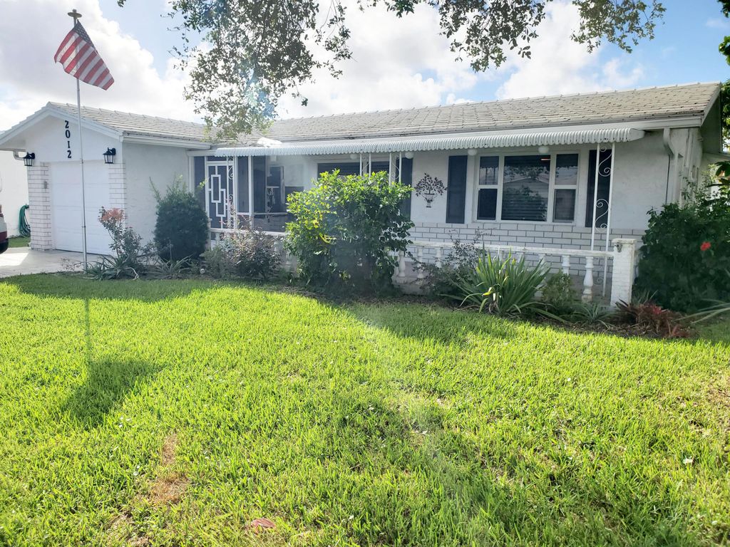 Photo of 2012 SW 17th Avenue, Boynton Beach, FL 33426 (MLS # R11130958)