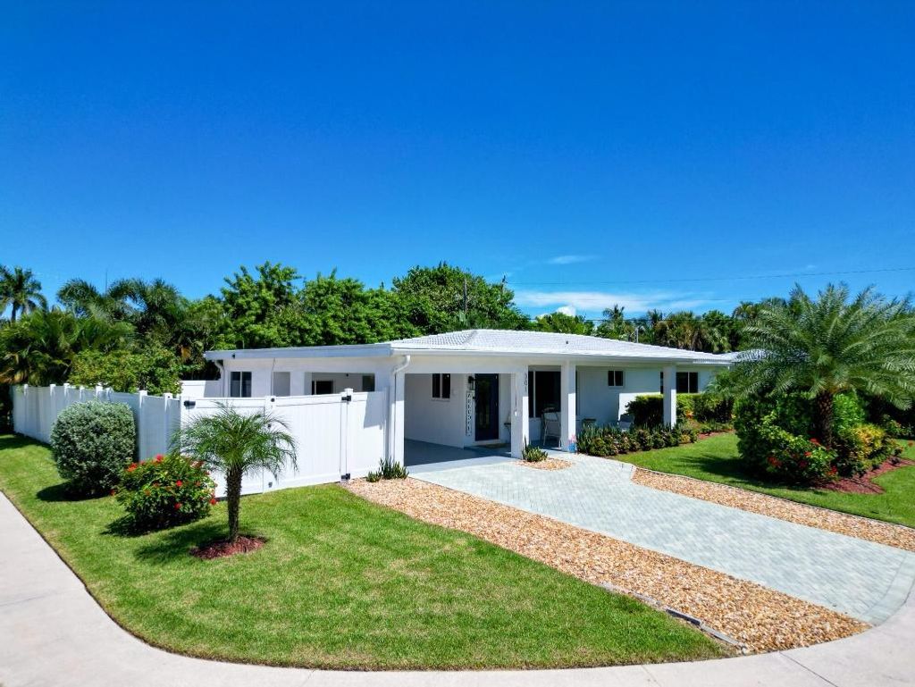 Photo of 301 NE 23rd Street, Boca Raton, FL 33431 (MLS # R11145303)